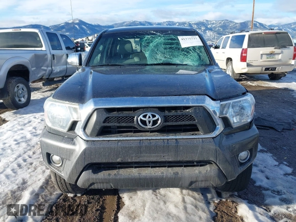 2013 Toyota Tacoma with VIN 3TMMU4FNXDM059768, listed as a IAAI auction lot 41375737 with 227,477 mi miles. Bid and sale history available at carsss.com. Image 12.