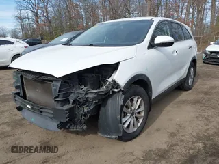 2020 Kia Sorento LX with VIN 5XYPG4A33LG644231, listed as a IAAI auction lot 41362522 with 132,889 mi miles. Bid and sale history available at carsss.com. Image 2.