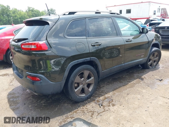 2016 Jeep Cherokee Latitude z VIN 1C4PJMCS3GW326575, wystawiony jako IAAI lot #42502217 z przebiegiem 76 805 mil mil oraz . Historia ofert i sprzedaży dostępna na DreamBid. Obrazek 4.