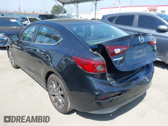 2018 Mazda 3 Touring z VIN 3MZBN1V33JM276803, wystawiony jako IAAI lot #42100422 z przebiegiem 41 802 mil mil oraz . Historia ofert i sprzedaży dostępna na DreamBid. Obrazek 3.