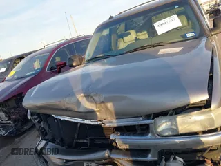 2003 Chevrolet Suburban LT z VIN 3GNEC16Z03G317762, wystawiony jako IAAI lot #40997537 z przebiegiem Nie podano mil oraz . Historia ofert i sprzedaży dostępna na DreamBid. Obrazek 12.