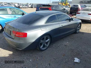 2012 Audi A5 Premium Plus z VIN WAULFAFR3CA026756, wystawiony jako IAAI lot #41824538 z przebiegiem 60 304 mil mil oraz . Historia ofert i sprzedaży dostępna na DreamBid. Obrazek 4.