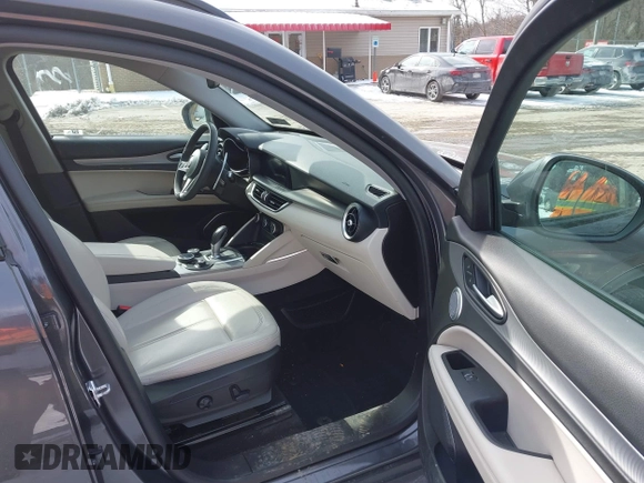 2019 Alfa Romeo Stelvio z VIN ZASPAKAN5K7C49428, wystawiony jako IAAI lot #41590351 z przebiegiem 60 052 mil mil oraz . Historia ofert i sprzedaży dostępna na DreamBid. Obrazek 5.
