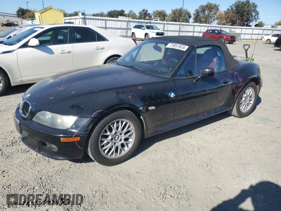 2001 BMW Z3 2.5 z VIN WBACN33431LK45600, wystawiony jako Copart lot #77857924 z przebiegiem 127 272 mil mil oraz Szkoda całkowita • Salvage title. Historia ofert i sprzedaży dostępna na DreamBid. Obrazek 1.