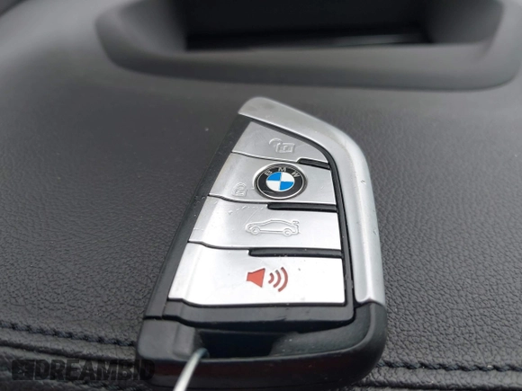 2018 BMW 5 Series M550i xDrive with VIN WBAJB9C59JB049114, listed as a IAAI auction lot 41543633 with 87,942 mi miles and . Bid and sale history available at carsss.com. Image 11.