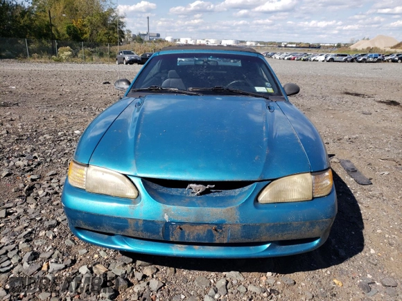 1994 Ford Mustang with VIN 1FALP4442RF186105, listed as a Copart auction lot 74677924 with 185,072 mi miles and Clean title. Bid and sale history available at DreamBid. Image 5.