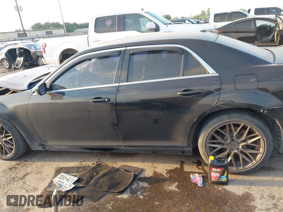 2013 Chrysler 300 S z VIN 2C3CCABT8DH709962, wystawiony jako IAAI lot #42070142 z przebiegiem 156 690 mil mil oraz . Historia ofert i sprzedaży dostępna na DreamBid. Obrazek 14.