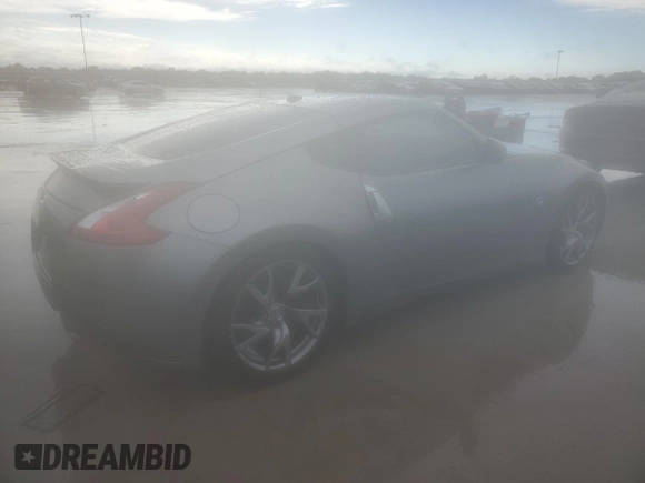 2015 Nissan 370Z Nismo z VIN JN1AZ4EH0FM444256, wystawiony jako Copart lot #54620065 z przebiegiem 78 626 mil mil oraz Szkoda całkowita • Salvage title. Historia ofert i sprzedaży dostępna na DreamBid. Obrazek 3.