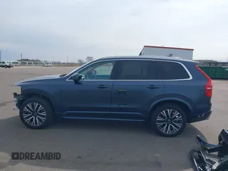 2021 Volvo XC90 Momentum z VIN YV4A221K6M1689257, wystawiony jako IAAI lot #42104985 z przebiegiem 56 532 mil mil oraz . Historia ofert i sprzedaży dostępna na DreamBid. Obrazek 15.
