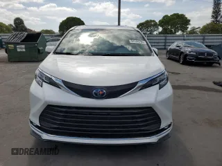 2021 Toyota Sienna XLE with VIN 5TDYRKEC5MS047289, listed as a Copart auction lot 54144785 with 31,350 mi miles and Clean Title. Bid and sale history available at DreamBid. Image 5.