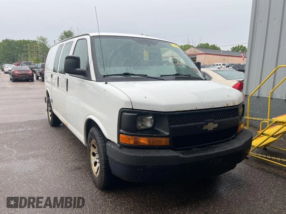 2014 Chevrolet Express Cargo z VIN 1GCSGAFX7E1163258, wystawiony jako IAAI lot #42501106 z przebiegiem 214 104 mil mil oraz . Historia ofert i sprzedaży dostępna na DreamBid. Obrazek 2.