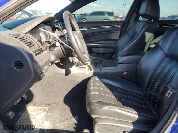 2019 Chrysler 300 with VIN 2C3CCABG4KH548820, listed as a Copart auction lot 46477955 with 121,900 mi miles and Salvage Title. Bid and sale history available at carsss.com. Image 7.