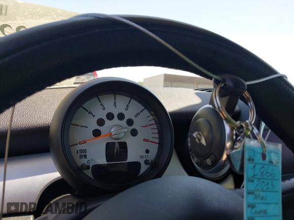 2013 MINI Hardtop z VIN WMWSU3C59DT544374, wystawiony jako IAAI lot #42302212 z przebiegiem 76 856 mil mil oraz . Historia ofert i sprzedaży dostępna na DreamBid. Obrazek 11.