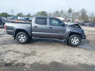 2015 Toyota Tacoma PreRunner z VIN 5TFJX4GN9FX039498, wystawiony jako IAAI lot #41487344 z przebiegiem 135 061 mil mil oraz . Historia ofert i sprzedaży dostępna na DreamBid. Obrazek 13.