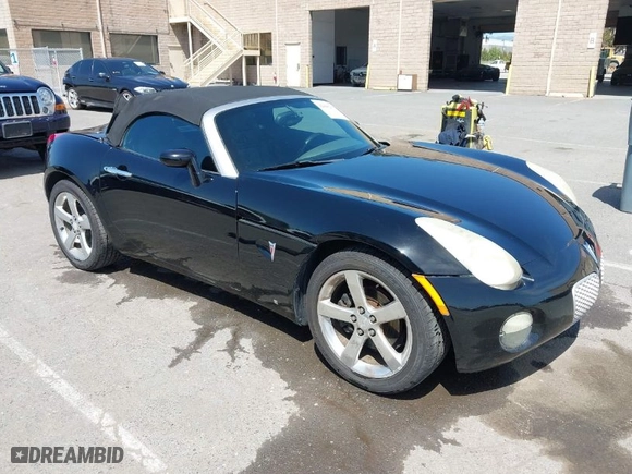 2007 Pontiac Solstice with VIN 1G2MB35B07Y105757, listed as a IAAI auction lot 42008293 with 135,739 mi miles. Bid and sale history available at carsss.com. Image 1.