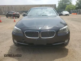 2013 BMW 5 Series 528i xDrive z VIN WBAXH5C53DDW16444, wystawiony jako Copart lot #61073205 z przebiegiem 102 612 mil mil oraz Czysty tytuł • Clean title. Historia ofert i sprzedaży dostępna na DreamBid. Obrazek 5.