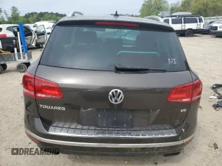 2016 Volkswagen Touareg Sport z VIN WVGEF9BP3GD013102, wystawiony jako Copart lot #53333375 z przebiegiem Nie podano mil oraz Szkoda całkowita • Salvage title. Historia ofert i sprzedaży dostępna na DreamBid. Obrazek 6.