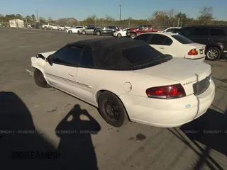 2002 Chrysler Sebring с VIN 1C3EL45R02N182871, выставлен на аукционе IAAI как лот 41238268 с пробегом Не указан миль и . История ставок и продаж доступна на DreamBid. Изображение 3.