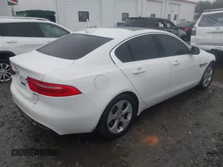 2017 Jaguar XE 25t z VIN SAJAR4BG2HA974050, wystawiony jako IAAI lot #41561744 z przebiegiem 131 266 mil mil oraz . Historia ofert i sprzedaży dostępna na DreamBid. Obrazek 4.