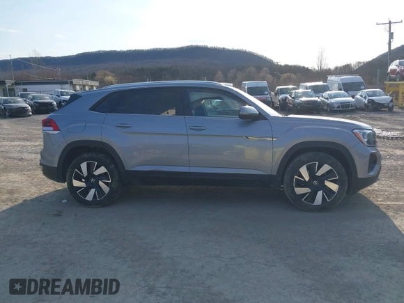 2024 Volkswagen Atlas SE with VIN 1V2KE2CA4RC223498, listed as a IAAI auction lot 41762422 with 15,618 mi miles and . Bid and sale history available at DreamBid. Image 14.