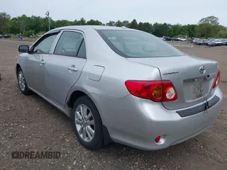 2010 Toyota Corolla z VIN 1NXBU4EE3AZ377078, wystawiony jako IAAI lot #42355051 z przebiegiem 202 547 mil mil oraz . Historia ofert i sprzedaży dostępna na DreamBid. Obrazek 3.