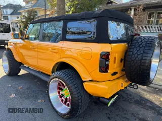 2022 Ford Bronco with VIN 1FMDE5DH4NLA79044, listed as a Copart auction lot 87172704 with 21,281 mi miles and Clean Title. Bid and sale history available at DreamBid. Image 3.