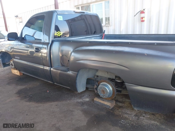 2000 Chevrolet Silverado 1500 with VIN 1GCEC14V9YZ245654, listed as a IAAI auction lot 41279421 with 286,544 mi miles. Bid and sale history available at carsss.com. Image 13.