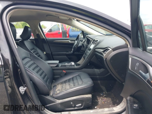 2020 Ford Fusion SEL z VIN 3FA6P0CD5LR131097, wystawiony jako IAAI lot #42218517 z przebiegiem 94 394 mil mil oraz . Historia ofert i sprzedaży dostępna na DreamBid. Obrazek 5.