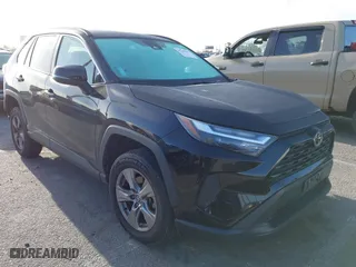 2022 Toyota RAV4 XLE with VIN 2T3W1RFV6NW202715, listed as a IAAI auction lot 41945039 with 68,129 mi miles. Bid and sale history available at carsss.com. Image 1.