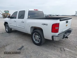 2013 Chevrolet Silverado 1500 LT with VIN 3GCPKSE71DG300433, listed as a IAAI auction lot 41769366 with 210,857 mi miles. Bid and sale history available at carsss.com. Image 3.