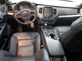 2021 Volvo XC90 Momentum z VIN YV4102CK2M1756066, wystawiony jako Copart lot #58226975 z przebiegiem 100 635 mil mil oraz Nie do naprawy. Historia ofert i sprzedaży dostępna na DreamBid. Obrazek 8.