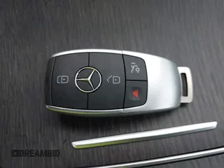 2022 Mercedes-Benz GLC 300 z VIN W1N0G8EB7NV337921, wystawiony jako IAAI lot #42037420 z przebiegiem 56 315 mil mil oraz . Historia ofert i sprzedaży dostępna na DreamBid. Obrazek 11.