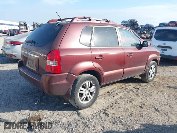 2008 Hyundai Tucson SE with VIN KM8JN12D28U913130, listed as a IAAI auction lot 41915402 with 208,907 mi miles. Bid and sale history available at carsss.com. Image 4.