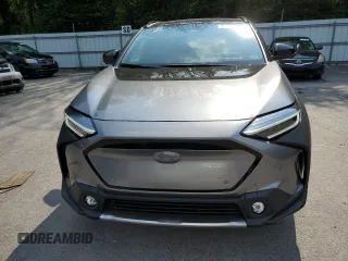 2023 Subaru Solterra Premium z VIN JTMABABA0PA015015, wystawiony jako Copart lot #61691623 z przebiegiem 2797 mil mil oraz . Historia ofert i sprzedaży dostępna na DreamBid. Obrazek 5.