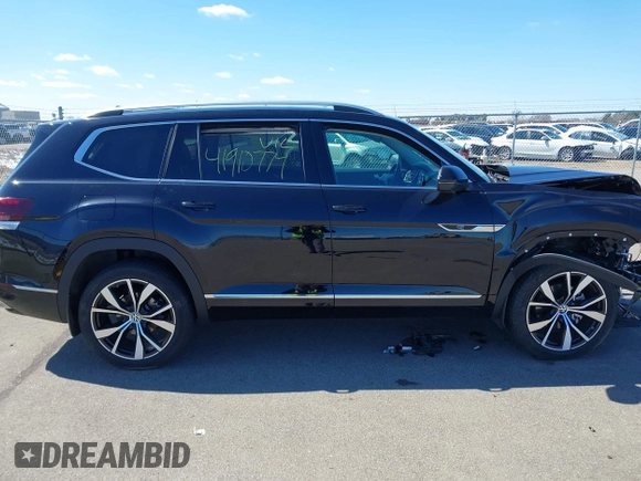 2024 Volkswagen Atlas SEL Premium R-Line z VIN 1V2FR2CA1RC538085, wystawiony jako IAAI lot #41910774 z przebiegiem 15 382 mil mil oraz . Historia ofert i sprzedaży dostępna na DreamBid. Obrazek 13.