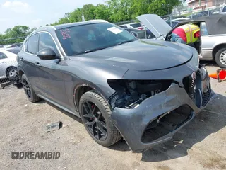 2018 Alfa Romeo Stelvio z VIN ZASFAKAN8J7B93267, wystawiony jako IAAI lot #42124319 z przebiegiem 75 694 mil mil oraz . Historia ofert i sprzedaży dostępna na DreamBid. Obrazek 1.