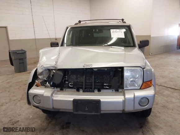 2010 Jeep Commander Sport with VIN 1J4RG4GK3AC118099, listed as a IAAI auction lot 41363371 with 195,824 mi miles. Bid and sale history available at carsss.com. Image 12.