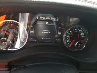 2022 Ram 2500 Laramie z VIN 3C6UR5FJ3NG219405, wystawiony jako Copart lot #60225984 z przebiegiem 9 213 mil mil oraz Szkoda całkowita • Salvage title. Historia ofert i sprzedaży dostępna na DreamBid. Obrazek 9.