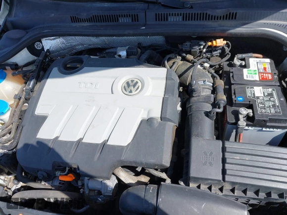 2012 Volkswagen Jetta TDI w/Premium & Nav with VIN 3VWLL7AJXCM426846, listed as a IAAI auction lot 42492125 with 127,342 mi miles and . Bid and sale history available at DreamBid. Image 10.