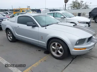2006 Ford Mustang Standard with VIN 1ZVFT80N365190851, listed as a IAAI auction lot 42429940 with 140,706 mi miles and . Bid and sale history available at DreamBid. Image 1.