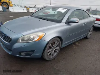 2011 Volvo C70 with VIN YV1672MC6BJ117644, listed as a IAAI auction lot 41504847 with 171,033 mi miles. Bid and sale history available at carsss.com. Image 17.