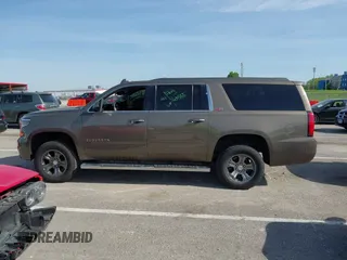 2016 Chevrolet Suburban LT z VIN 1GNSKHKC2GR289761, wystawiony jako IAAI lot #42086912 z przebiegiem 247 791 mil mil oraz . Historia ofert i sprzedaży dostępna na DreamBid. Obrazek 14.