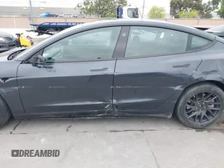 2024 Tesla Model 3 z VIN 5YJ3E1EA2RF784394, wystawiony jako IAAI lot #42034036 z przebiegiem 14 594 mil mil oraz . Historia ofert i sprzedaży dostępna na DreamBid. Obrazek 6.