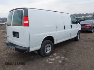 2021 Chevrolet Express Cargo с VIN 1GCWGAFP5M1223697, выставлен на аукционе IAAI как лот 41696556 с пробегом 69 930 миль миль и . История ставок и продаж доступна на DreamBid. Изображение 4.