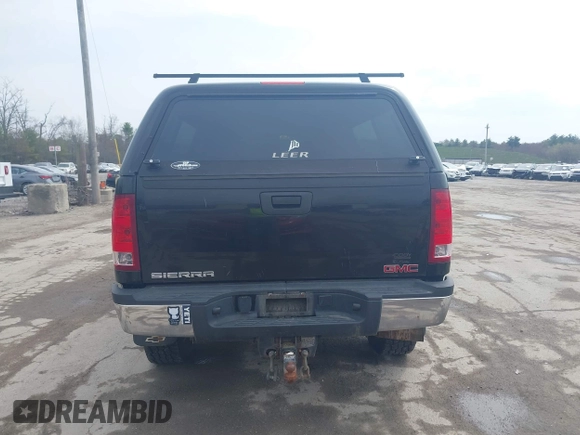 2011 GMC Sierra 2500HD Work Truck z VIN 1GT22ZC82BZ459036, wystawiony jako IAAI lot #42126973 z przebiegiem 122 296 mil mil oraz . Historia ofert i sprzedaży dostępna na DreamBid. Obrazek 16.