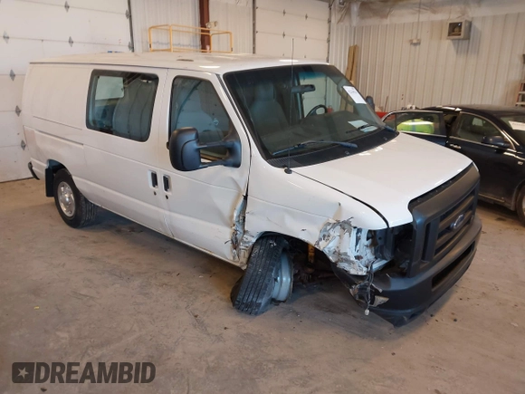2010 Ford Econoline Cargo Commercial z VIN 1FTNE2ELXADA92282, wystawiony jako IAAI lot #42210516 z przebiegiem 102 617 mil mil oraz . Historia ofert i sprzedaży dostępna na DreamBid. Obrazek 1.