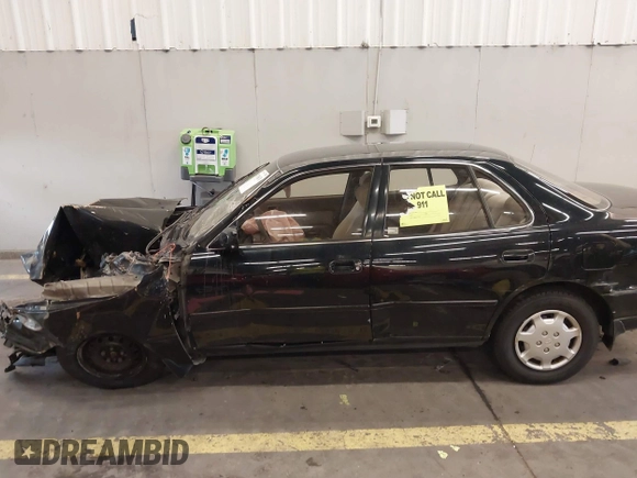 1994 Toyota Camry LE with VIN JT2SK12E3R0207215, listed as a IAAI auction lot 41788670 with 124,010 mi miles. Bid and sale history available at carsss.com. Image 15.