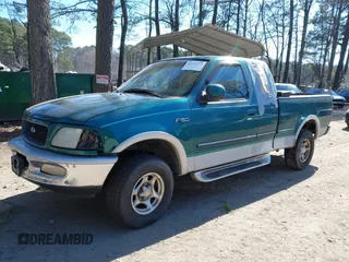1997 Ford F-150 XL with VIN 1FTDX1860VNA37152, listed as a IAAI auction lot 41713372 with 200,777 mi miles. Bid and sale history available at carsss.com. Image 2.
