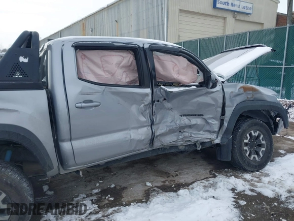 2019 Toyota Tacoma SR z VIN 3TMCZ5AN8KM211246, wystawiony jako IAAI lot #41574346 z przebiegiem 66 825 mil mil oraz . Historia ofert i sprzedaży dostępna na DreamBid. Obrazek 6.