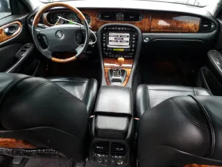 2005 Jaguar XJ VDP with VIN SAJWA82C15SG43017, listed as a Copart auction lot 83910874 with 83,352 mi miles and Salvage Title. Bid and sale history available at carsss.com. Image 8.